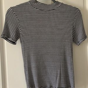 Black and white short sleeve shirt